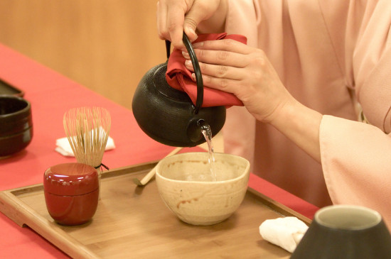 女人喝茶要行扣茶禮嗎，叩茶禮女士能用嗎？