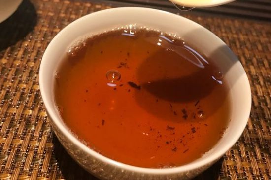 大紅袍第一泡要倒掉嗎，洗茶水需倒掉但第一泡出湯