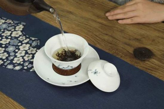 各類(lèi)茶的注水方式，不同的茶泡茶時(shí)怎么注水