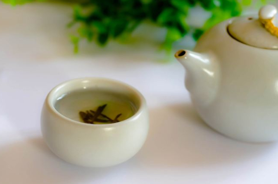 綠茶碧螺春怎么泡簡(jiǎn)易步驟，沖泡碧螺春的十二步驟口訣
