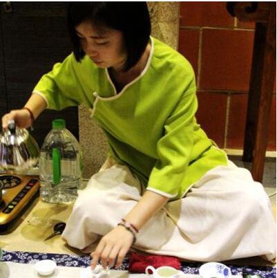 女士喝茶的手勢(shì)，女人正確喝茶手勢(shì)姿勢(shì)圖