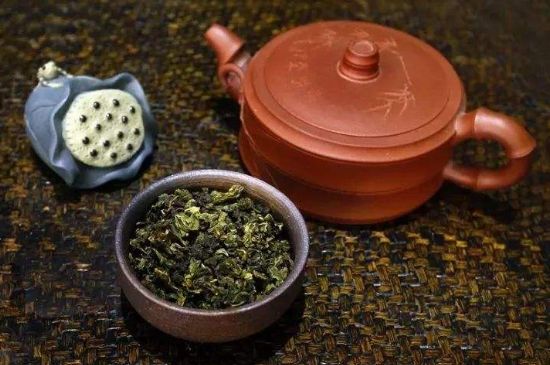 泡大紅袍、肉桂和水仙可以用一個(gè)紫砂壺嗎，可以摻一起沖泡么？