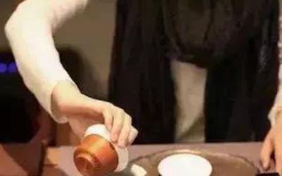 三才蓋碗的正確拿法，三才蓋碗抓碗法圖解