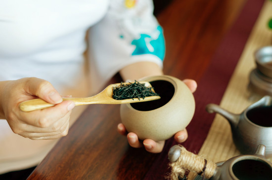 女人喝茶要行扣茶禮嗎，叩茶禮女士能用嗎？