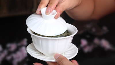三才蓋碗的正確拿法，三才蓋碗抓碗法圖解