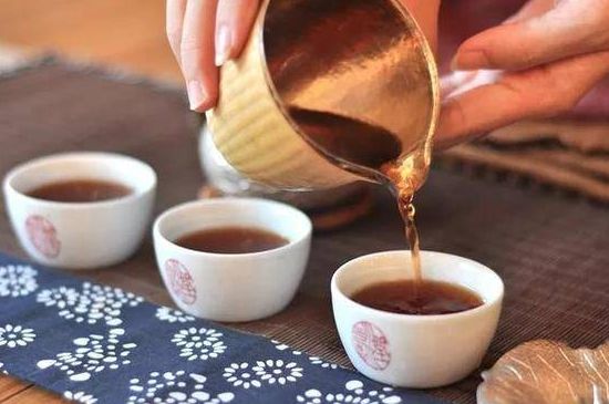 喝茶茶桌上的禮儀有哪些，泡茶待客十大禮儀不可不做！