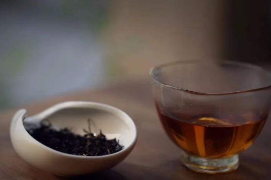 泡好的茶水放冰箱能保存多久，泡好的茶冷藏放多久？