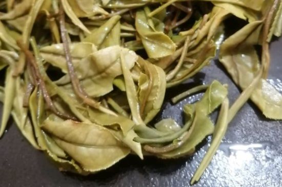 春茶上市白茶的好壞怎么區(qū)分，春白茶怎么分辨好不好？