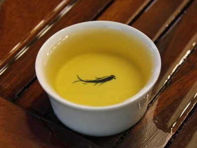如何通過茶湯辨別好茶，<a href=http://www.imlikeomg.com/fenlei/ target=_blank class=infotextkey>六大茶類</a>茶湯顏色標準
