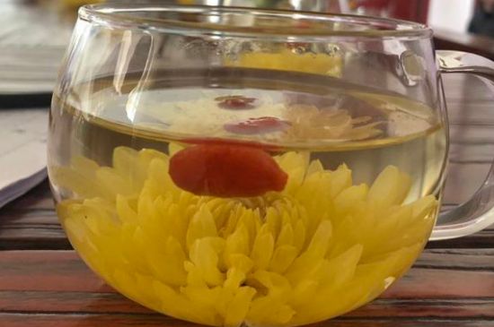 晚上可以喝菊花茶泡水嗎，睡覺前能不能喝菊花茶？