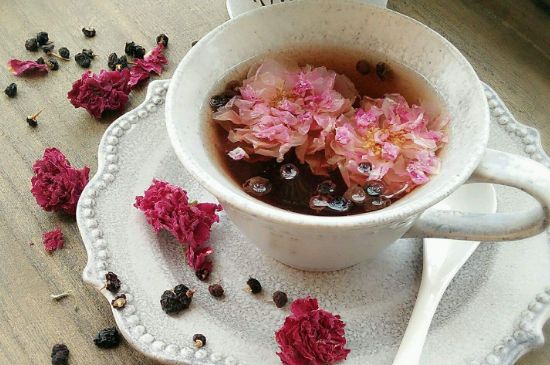 玫瑰花的最佳搭配，喝玫瑰花茶搭配什么喝好？