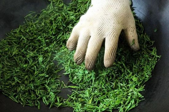 龍井茶炒茶葉怎么炒出好茶色，茶葉怎樣做出來(lái)最綠？