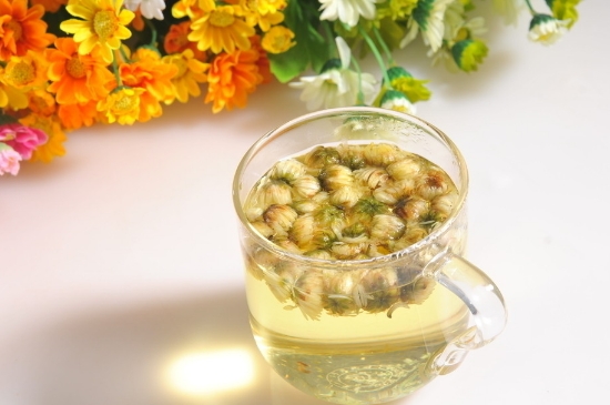 喝菊花茶有什么效果，女人長(zhǎng)期喝菊花茶好嗎？