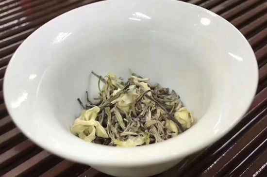 女孩喝茉莉茶的好處，茉莉茶葉的功效與禁忌
