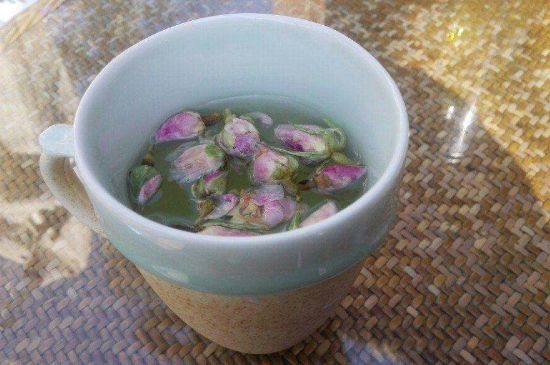 玫瑰花泡茶祛斑要多久見(jiàn)效，喝玫瑰花茶多久能祛斑？