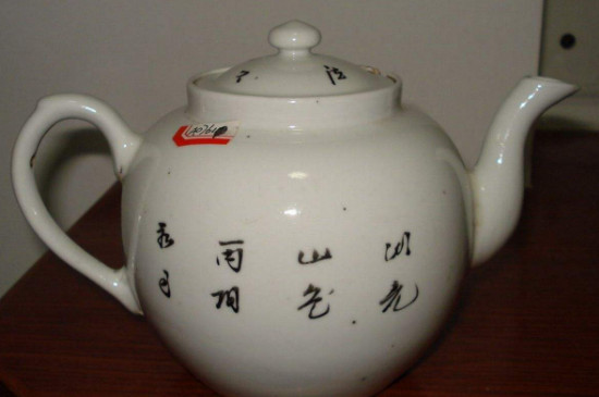 瓷壺適合泡什么茶，瓷器茶具喝什么茶好