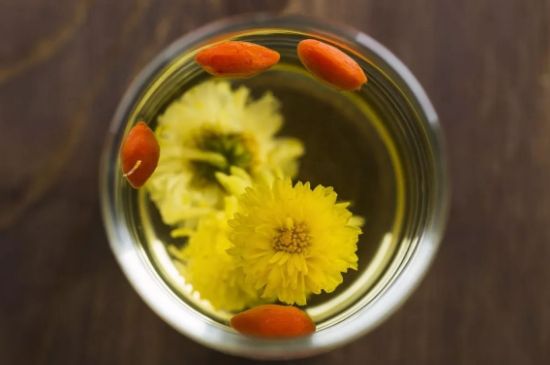 菊花茶的最佳搭配有哪幾樣，菊花茶和什么搭配喝效果好？