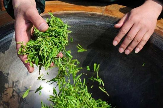 龍井茶炒茶葉怎么炒出好茶色，茶葉怎樣做出來(lái)最綠？
