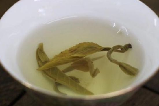 茉莉龍珠泡開后為什么都是梗，茉莉龍珠泡開后什么樣？
