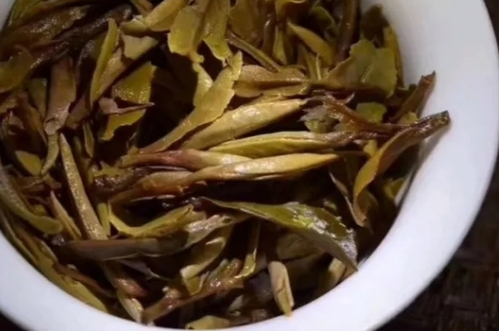 老白茶上火還是去火？夏季喝煮的老白茶會(huì)容易上火！