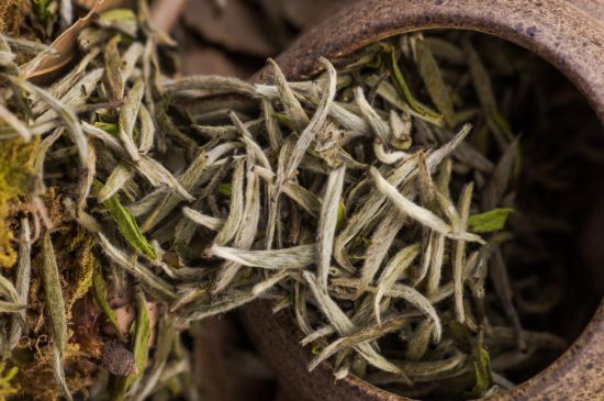 福鼎白茶要喝老的嗎，為什么喝白茶要喝老茶存新茶？