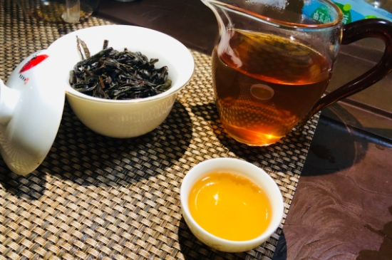 為什么喝巖茶會(huì)上火，巖茶喝多上火怎么辦？