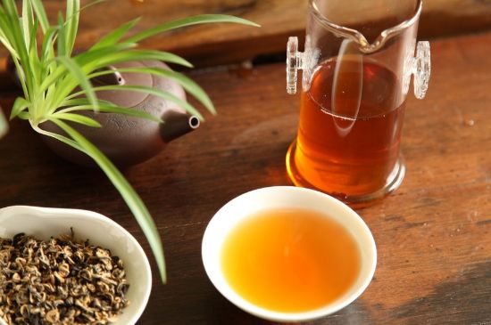 飯后多長時間喝六堡茶最好，六堡茶一天喝多少
