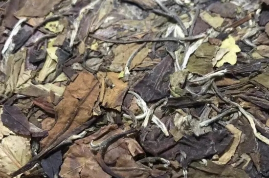 老白茶上火還是去火？夏季喝煮的老白茶會(huì)容易上火！