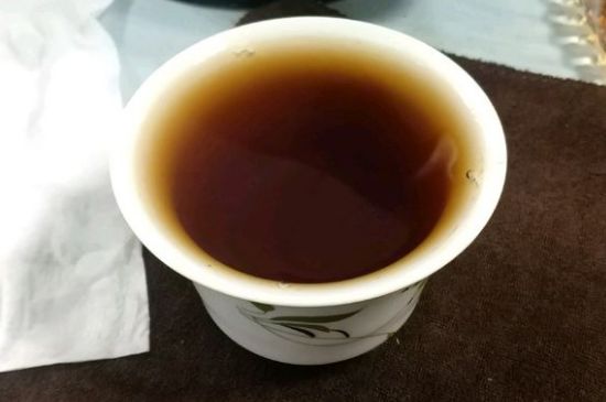 女人喝紅茶好還是喝普洱茶好，普洱茶和紅茶哪個(gè)適合女人喝