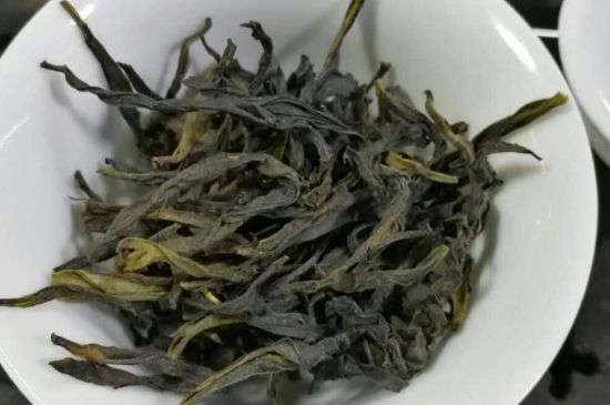 蜜蘭香和鴨屎香區(qū)別，鳳凰單樅鴨屎香vs蜜蘭香圖片對(duì)比