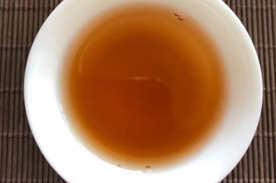老白茶上火還是去火？夏季喝煮的老白茶會(huì)容易上火！