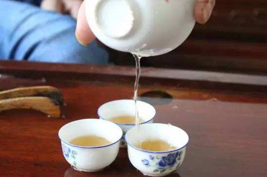 鴨屎香單叢雪片茶的特點(diǎn)，鳳凰雪片茶有什么特點(diǎn)？
