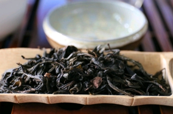 長(zhǎng)期喝巖茶會(huì)上火嗎？巖茶這樣喝了容易上火！
