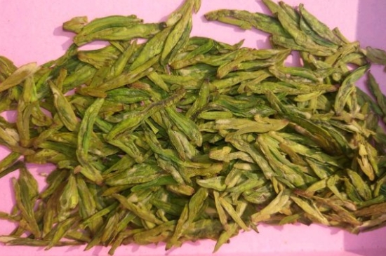 西湖龍井新茶和陳茶的區(qū)別，怎么區(qū)分龍井新茶和舊茶？
