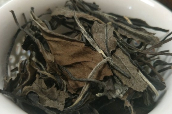 福鼎白茶貢眉和壽眉的區(qū)別，壽眉與貢眉有什么區(qū)別