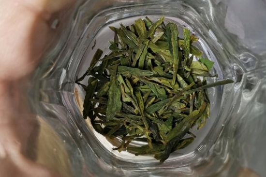 龍井茶放二年了能喝嗎，過期龍井茶的妙用！