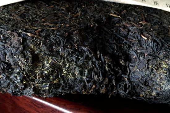 伏茶里的金花是黃曲霉素嗎，金花茯茶里的是什么菌