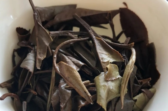 老白茶上火還是去火？夏季喝煮的老白茶會(huì)容易上火！
