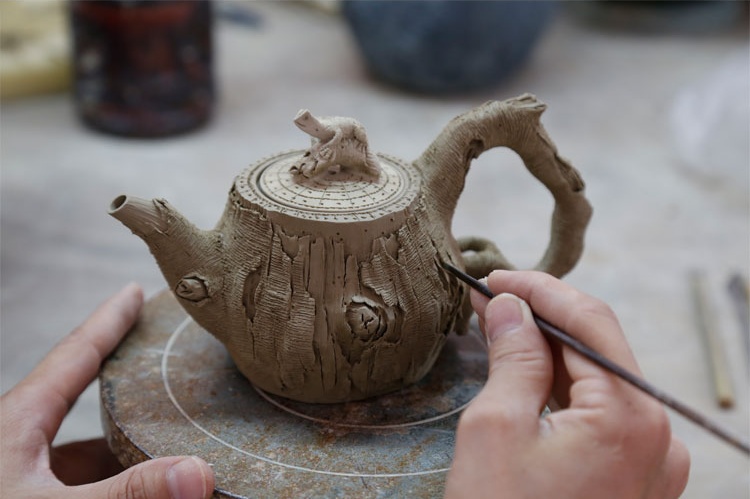 仿木外皮紫砂壺，創(chuàng)意木樁手工雕刻紫砂壺